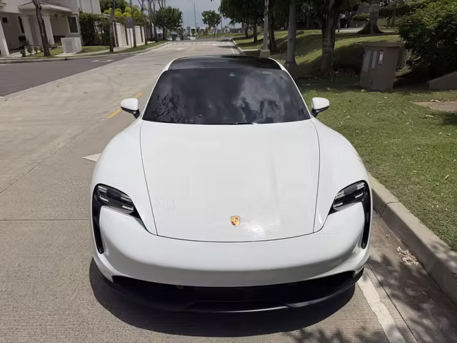 Porsche Taycan 2024