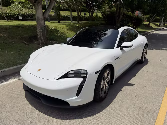 Porsche Taycan 2024