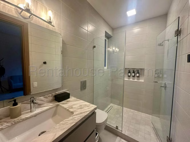 Vendo Casa Exclusiva en Santa María 26-6009GG