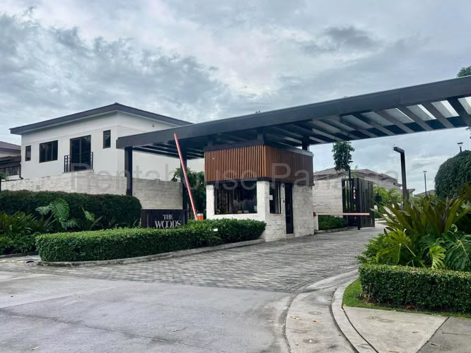 Vendo Casa Exclusiva en Santa María 26-6009GG