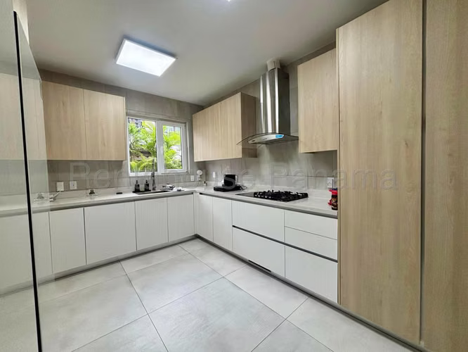 Vendo Casa Exclusiva en Santa María 26-6009GG