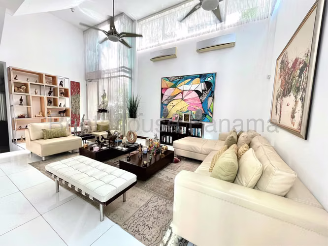 VENTA DE CASA EN ALTOS DEL GOLF DCD26-2404