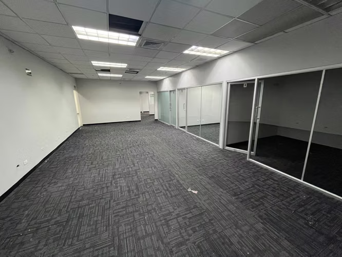 EN ALQUILER , SE ALQUILA LOCAL COMERCIAL, OFICINA EN LLANO BONITO CERCA AL CORREDOR SUR