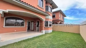 Venta de Casa con 351m2 en Costa Sur PH El Doral 26-6911SR