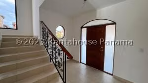 Venta de Casa con 351m2 en Costa Sur PH El Doral 26-6911SR