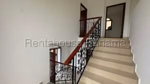 Venta de Casa con 351m2 en Costa Sur PH El Doral 26-6911SR