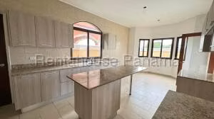 Venta de Casa con 351m2 en Costa Sur PH El Doral 26-6911SR