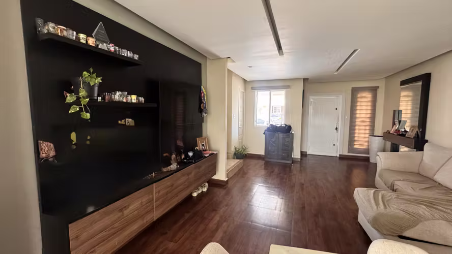 SE VENDE – Casa IMPECABLE de 2 pisos PH EVEREST, Brisas Norte PRG-02