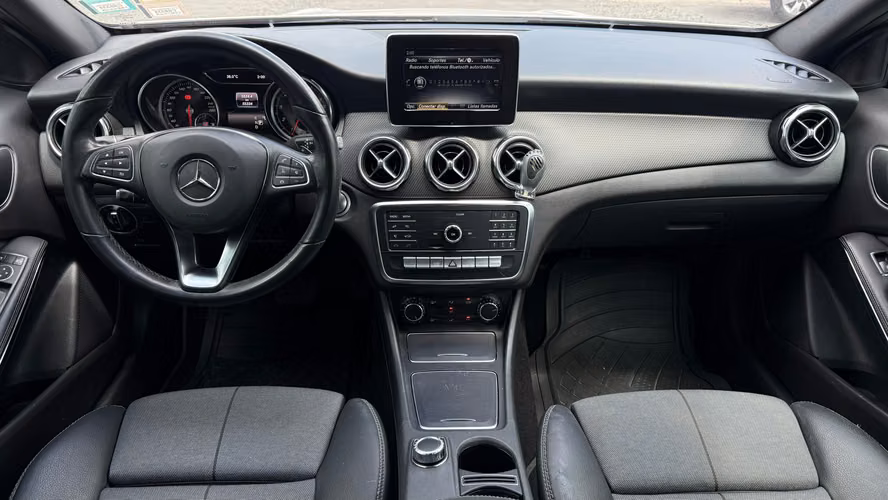 MERCEDES BENZ GLA 2019