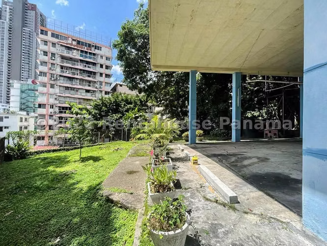 Building for Sale in El Cangrejo JG