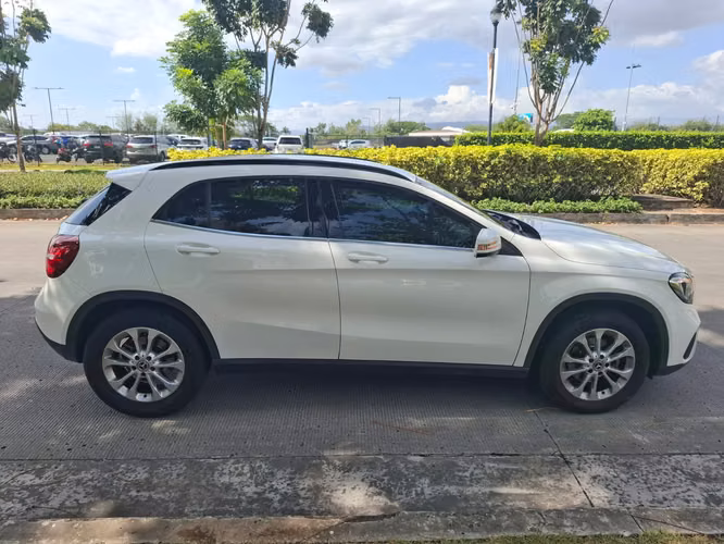 Mercedes Benz GLA180 DEL 2020 IMPECABLE