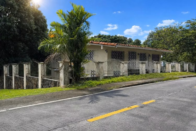 Casa en Venta – Altos de Balboa, Ancón