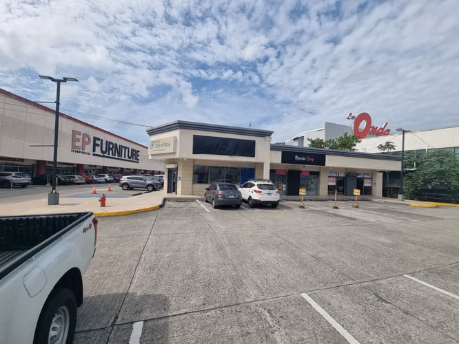 Venta de Locales Comerciales en Los Pueblos, 292m²