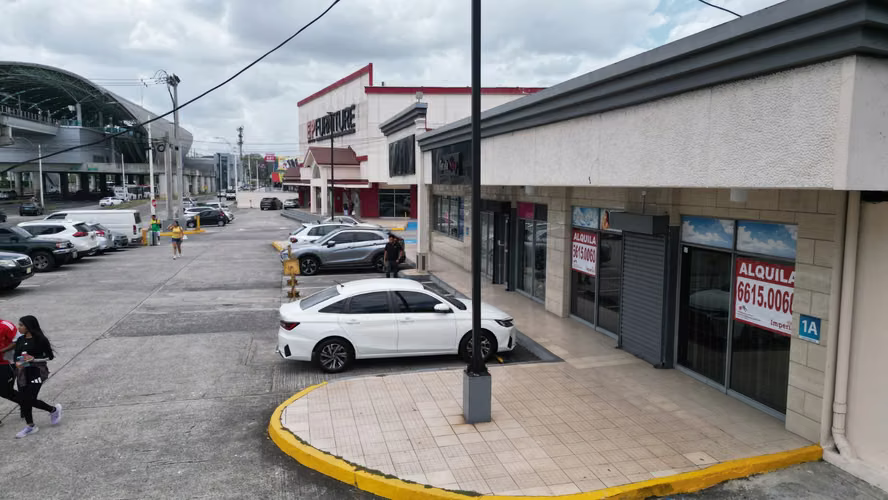 Venta de Locales Comerciales en Los Pueblos, 292m²