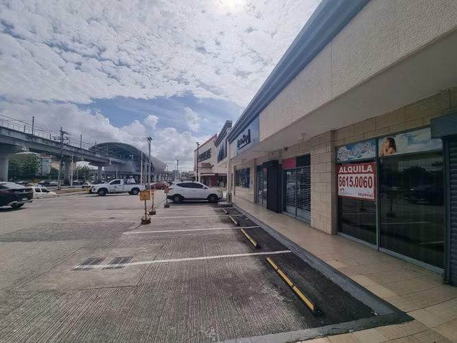 Venta de Locales Comerciales en Los Pueblos, 292m²