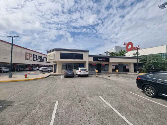 Venta de Locales Comerciales en Los Pueblos, 292m²