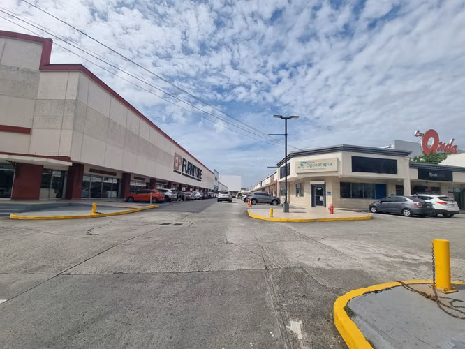 Venta de Locales Comerciales en Los Pueblos, 292m²