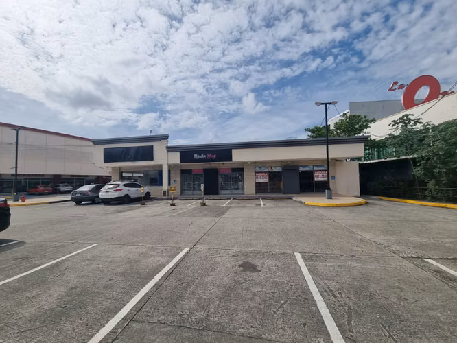 Venta de Locales Comerciales en Los Pueblos, 292m²