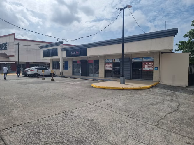 Venta de Locales Comerciales en Los Pueblos, 292m²