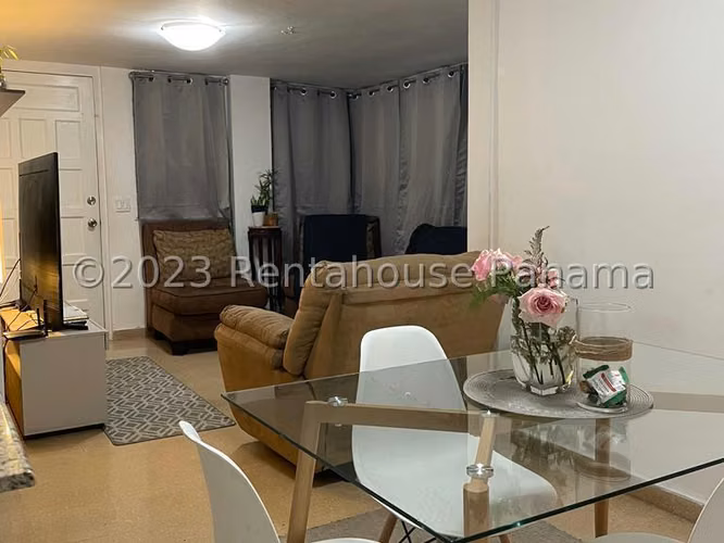 Venta de Casa Duplex en El Hato Pintado 26*4460Mfk