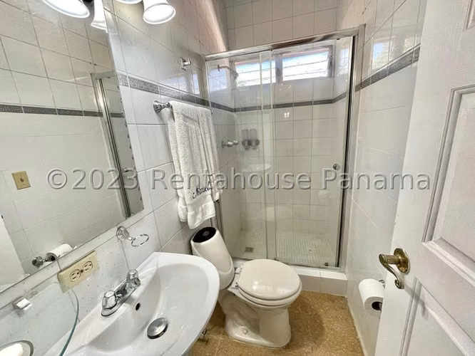 Venta de Casa Duplex en El Hato Pintado 26*4460Mfk