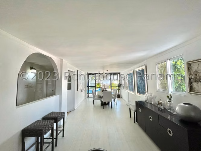 Venta de Casa Duplex en El Hato Pintado 26*4460Mfk