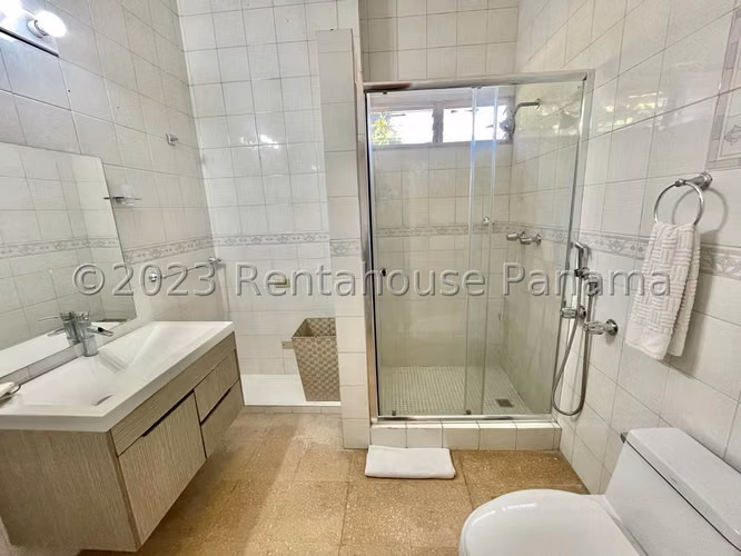 Venta de Casa Duplex en El Hato Pintado 26*4460Mfk