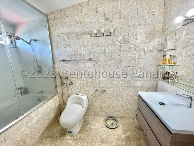 Venta de Casa Duplex en El Hato Pintado 26*4460Mfk