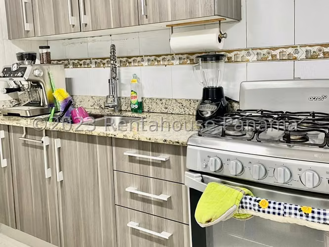 Venta de Casa Duplex en El Hato Pintado 26*4460Mfk