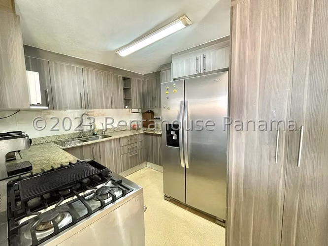 Venta de Casa Duplex en El Hato Pintado 26*4460Mfk