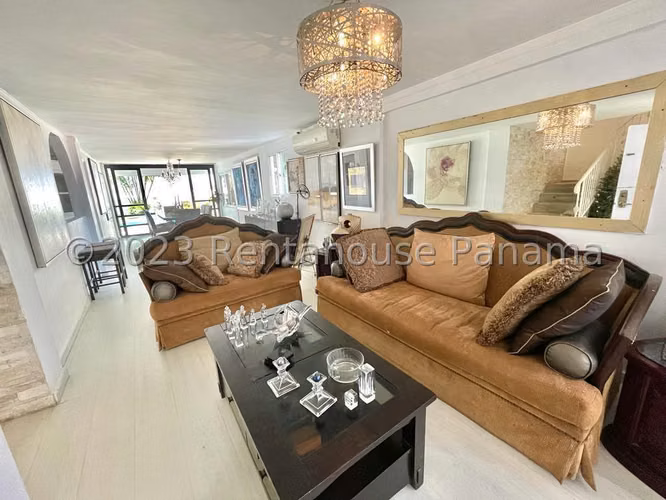 Venta de Casa Duplex en El Hato Pintado 26*4460Mfk