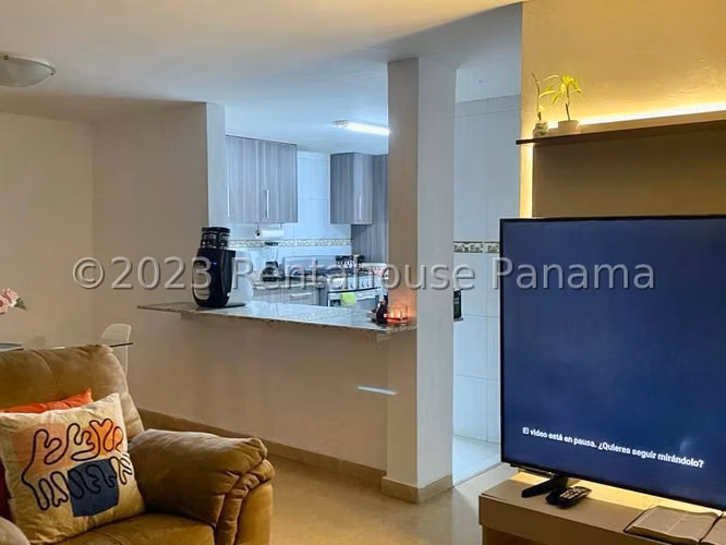 Venta de Casa Duplex en El Hato Pintado 26*4460Mfk