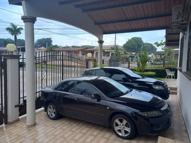 VENTA – CASA EN ESQUINA EN BRISAS DEL GOLF - Imagen 2