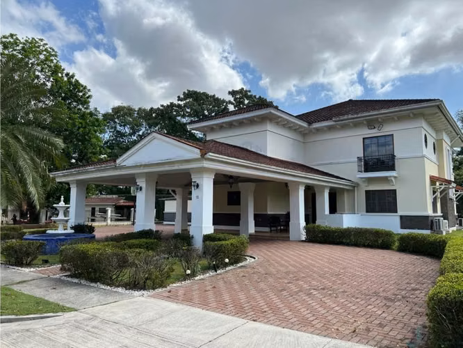 VENTA CASA EN ANCÓN RESIDENCIAL CAMINO DE CRUCES EL DORADO