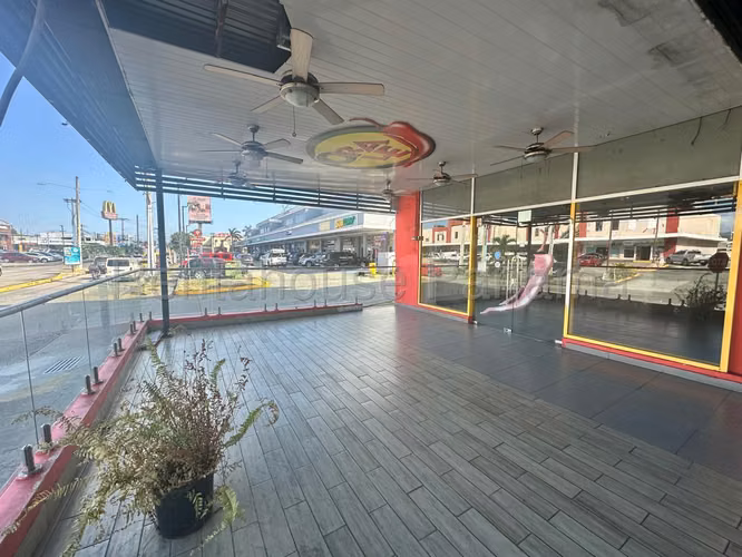 Local Comercial En Alquiler En Brisas Del Golf Syh