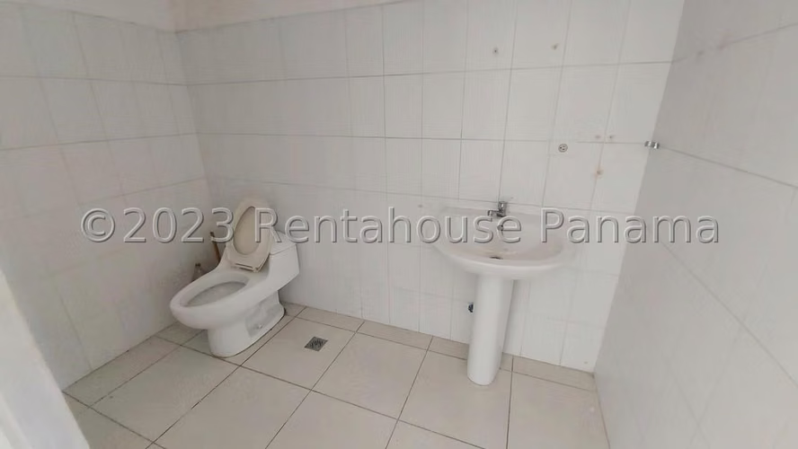 Local Comercial En Alquiler En Brisas Del Golf Syh