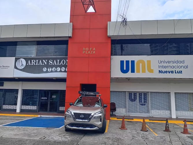 Se alquila oficina en Fernádez de Córdoba, frente al metro