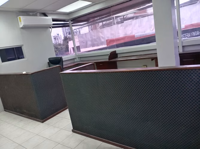 Se alquila oficina en Fernádez de Córdoba, frente al metro