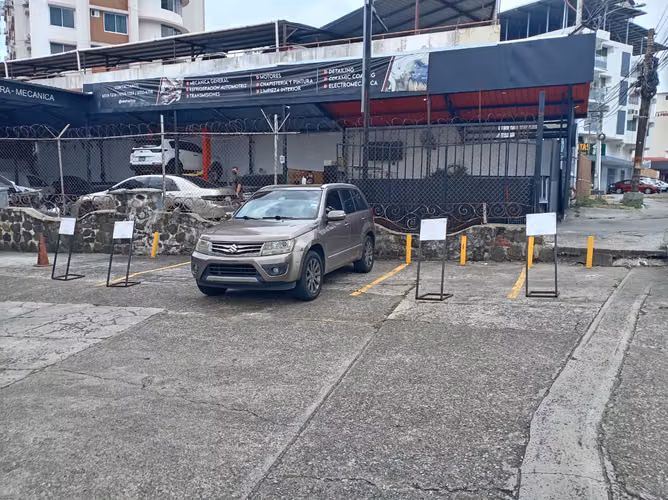 Se alquila oficina en Fernádez de Córdoba, frente al metro