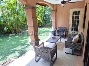 Venta de Casa con 230m2 en Versalles PH Versalles I 26-2093SR