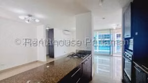 Venta de Apartamento con 110m2 en Costa del Este PH Pijao 26-6850SR