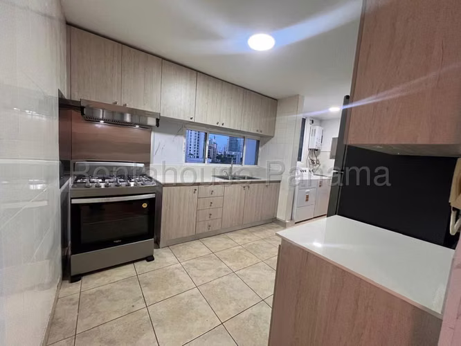 alquilo apartamento en el cangrejo OF 26-3453