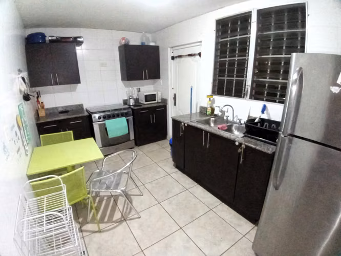 ¡Se alquila habitación PREMIUM Aire+TV Brisas del Golf Arraiján! 