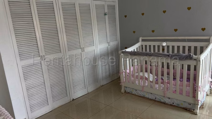 Venta de Amplio Apartamento en Paitilla Ph Las Perlas Mts2: 196 PD