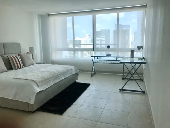 Amplio 3R + Den en Marbella | 2 Parking | Ubicación Prime – $320,000  (CG)