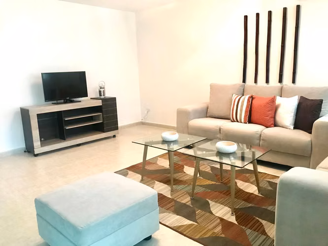 Amplio 3R + Den en Marbella | 2 Parking | Ubicación Prime – $320,000  (CG)