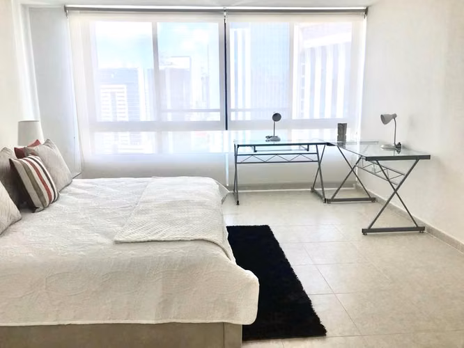Amplio 3R + Den en Marbella | 2 Parking | Ubicación Prime – $320,000  (CG)