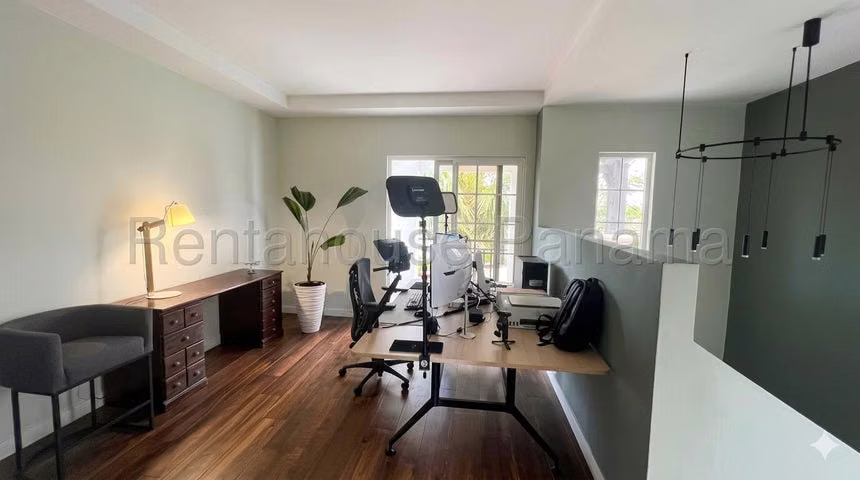 Venta de Casa Remodelada Quinta de Versalles 26YCG6454