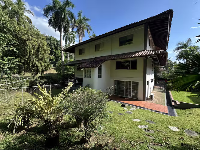 CASA FAMILIAR EN CLAYTON A LA RENTA- AREA DIPLOMATICA