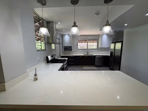 CASA FAMILIAR EN CLAYTON A LA RENTA- AREA DIPLOMATICA
